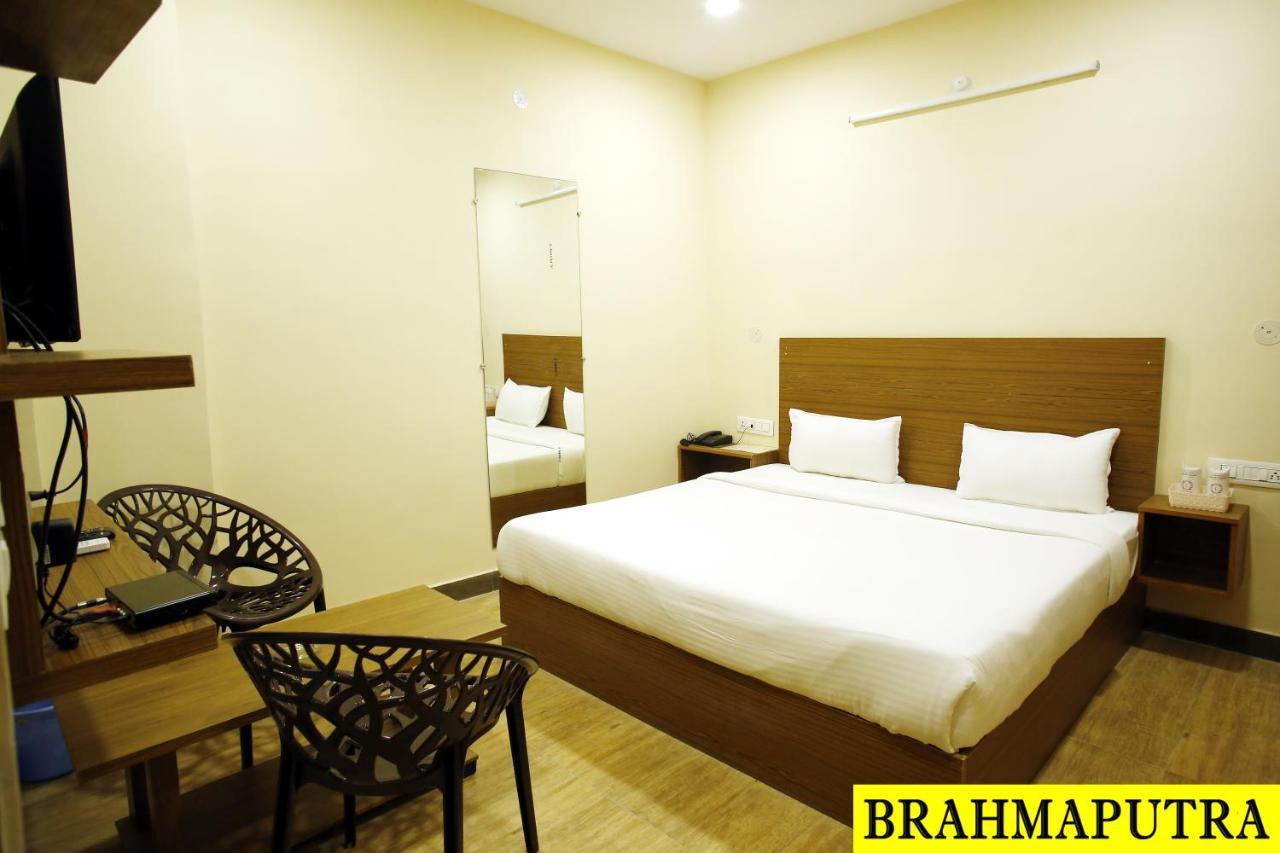 Hotel L'Avenir Rohtak Екстериор снимка
